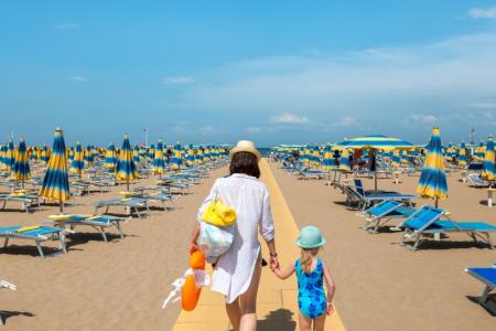Angebot für Anfang September am Strand von Hotel mit Pool in Cesenatico